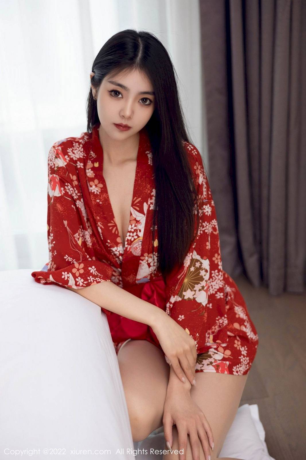 秀人网美女模特可乐Vicky红色服饰搭配原色丝袜性感写真-7