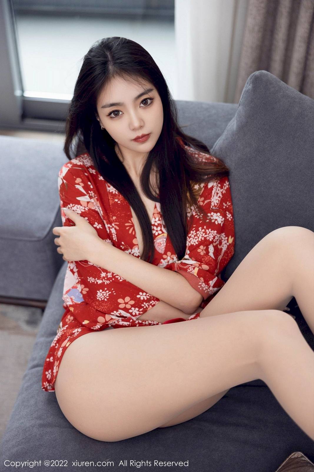 秀人网美女模特可乐Vicky红色服饰搭配原色丝袜性感写真-30