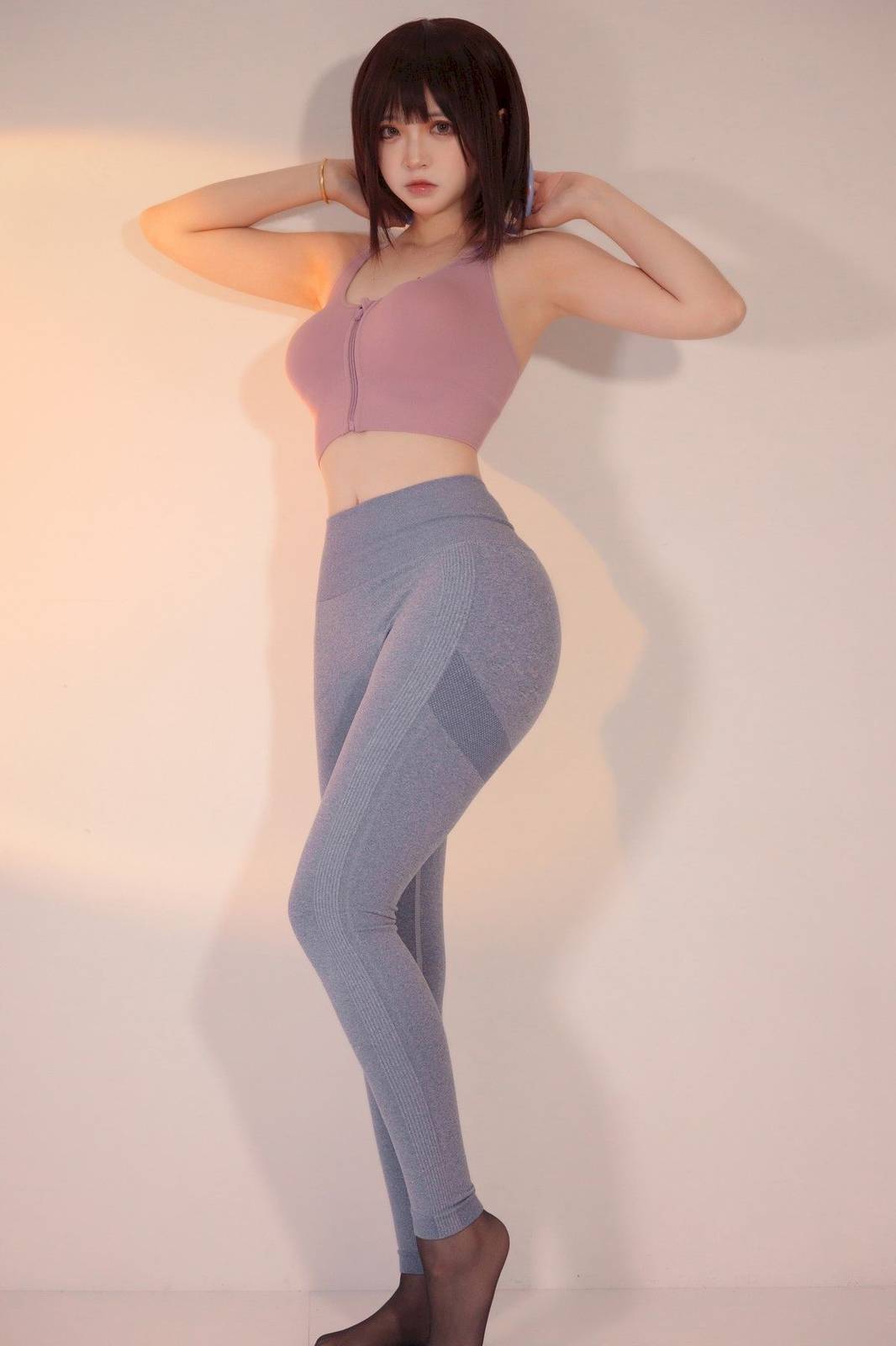 网络美女疯猫ss瑜伽运动装紧身秀白色情人节主题写真