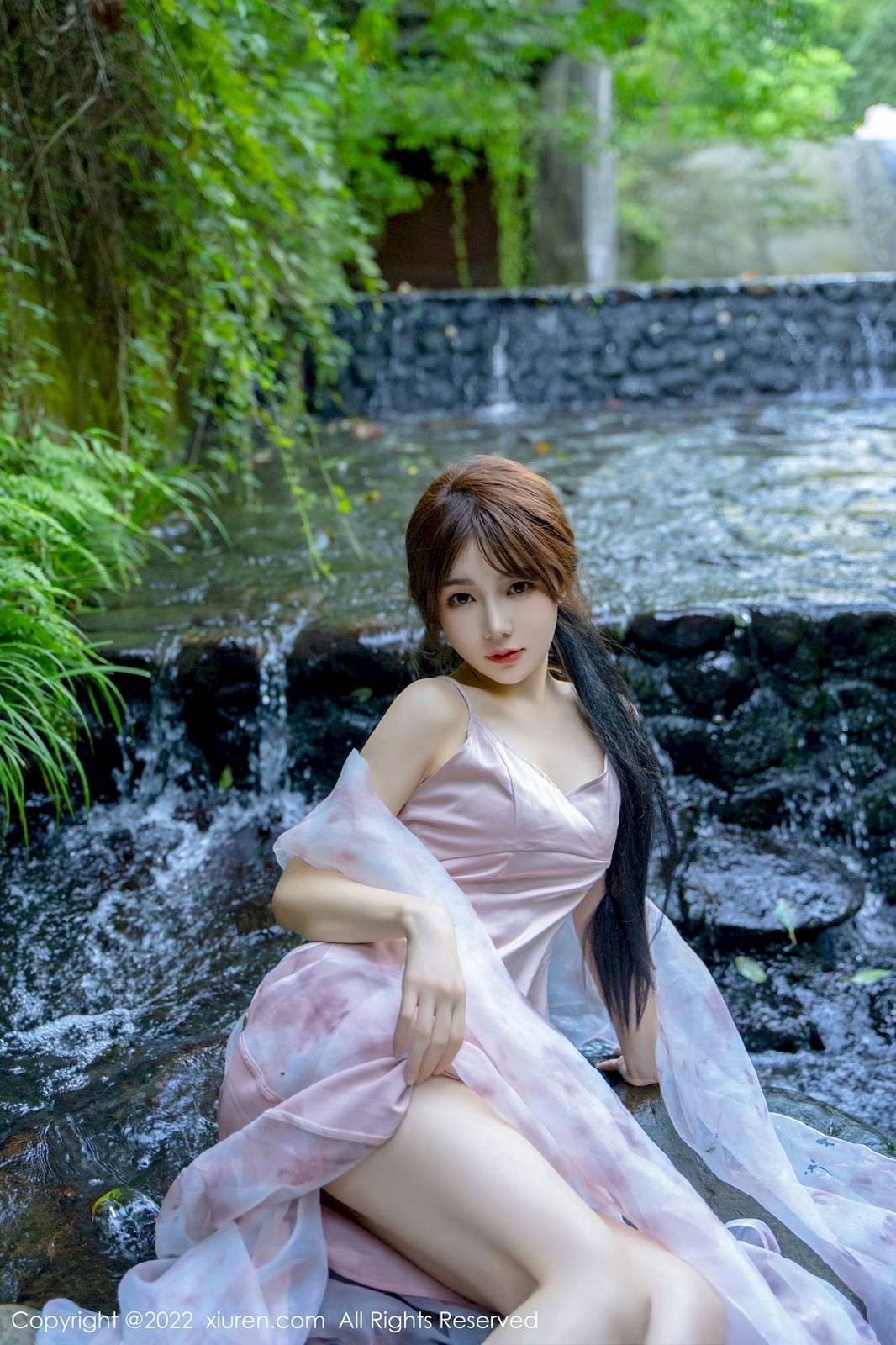 秀人网性感姐妹花婠婠么&小肥莹淡紫色吊带长裙户外拍摄-22