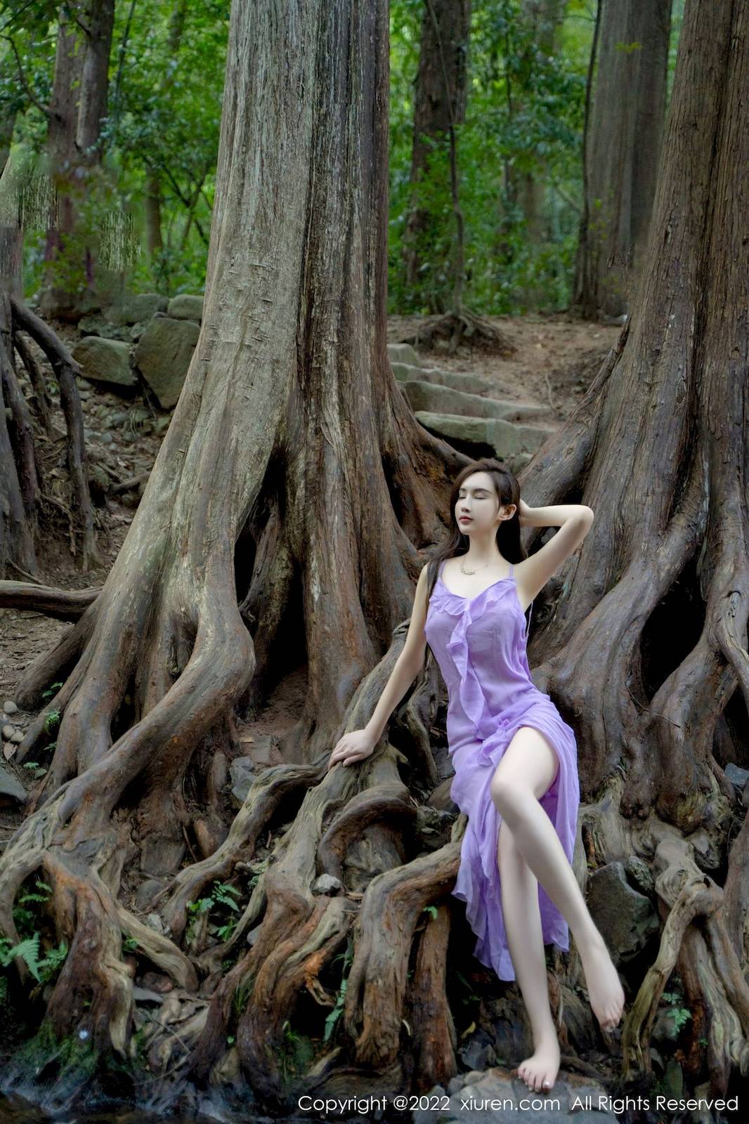 秀人网性感姐妹花婠婠么&小肥莹淡紫色吊带长裙户外拍摄-52