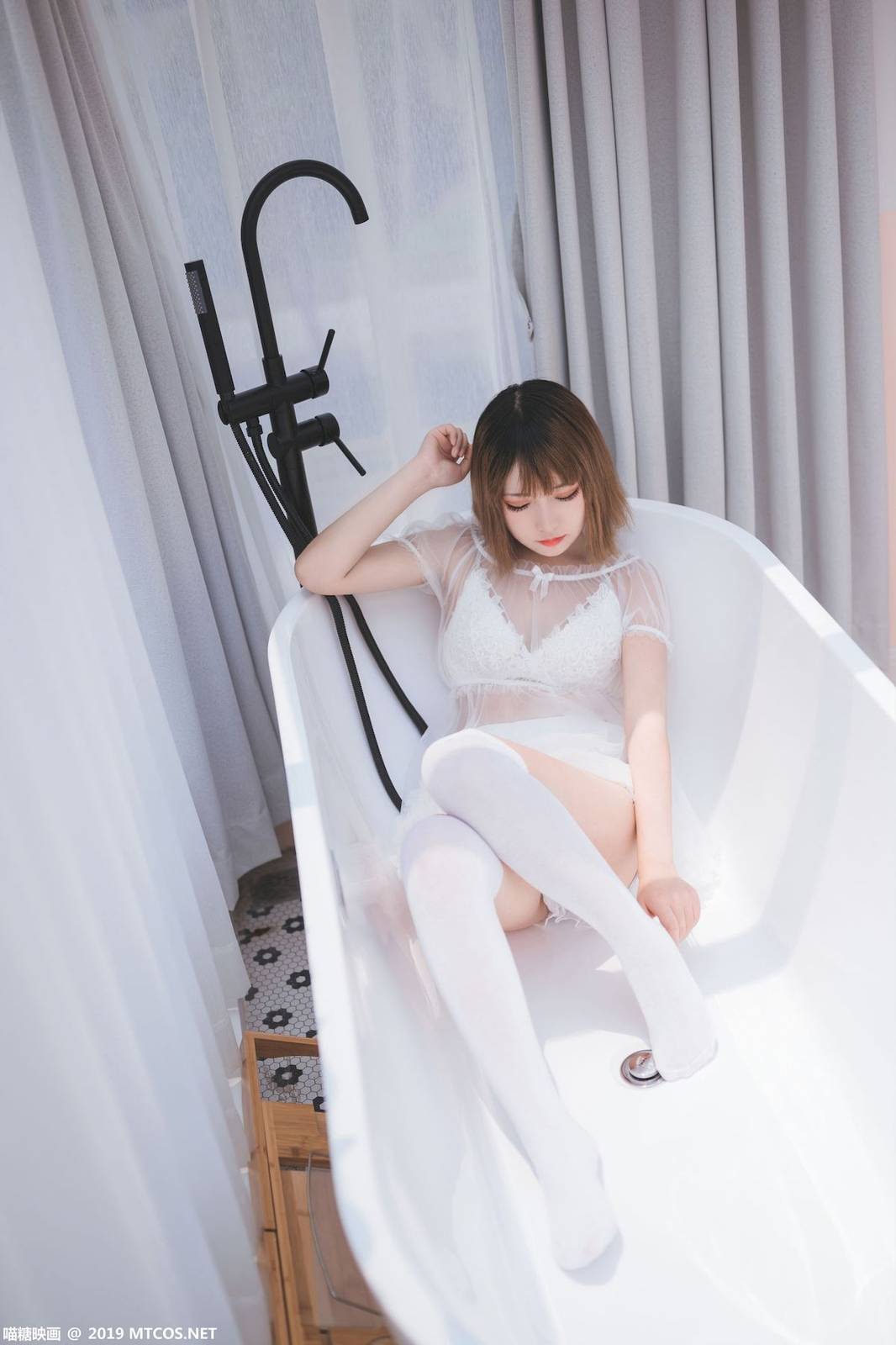 喵糖映画萝莉控浴室轻透蕾丝长筒袜白色の物语-8
