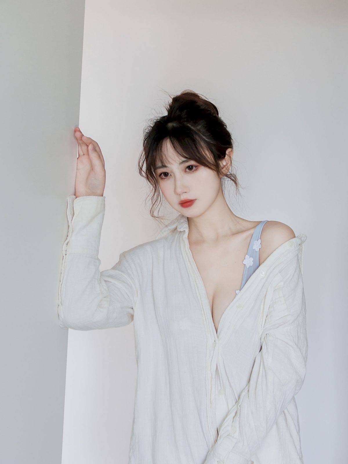 网络美女念雪ww居家蓝色沐浴阳光系列性感写真