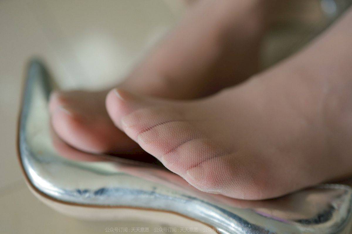 IESS异思趣向模特婉萍粉紫色职业装丝袜OL主题写真-16