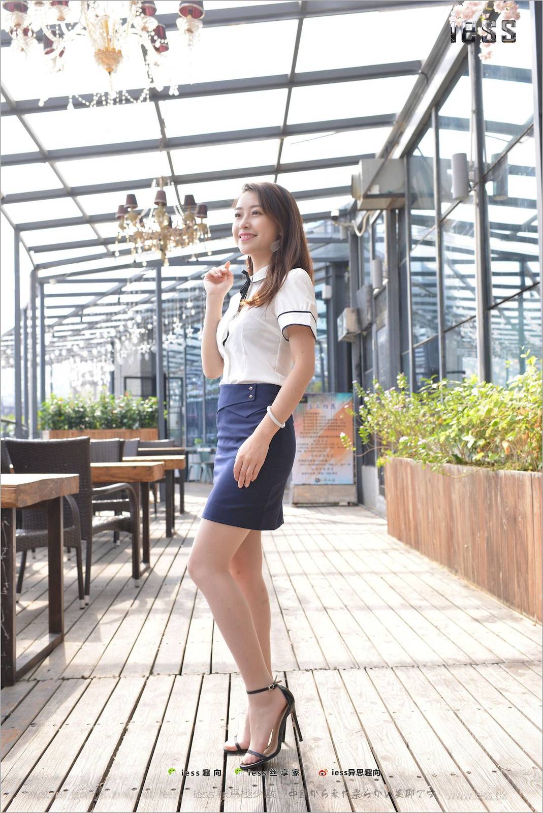 IESS异思趣向&丝足便当模特小婕丝足美腿丽人系列街拍-11