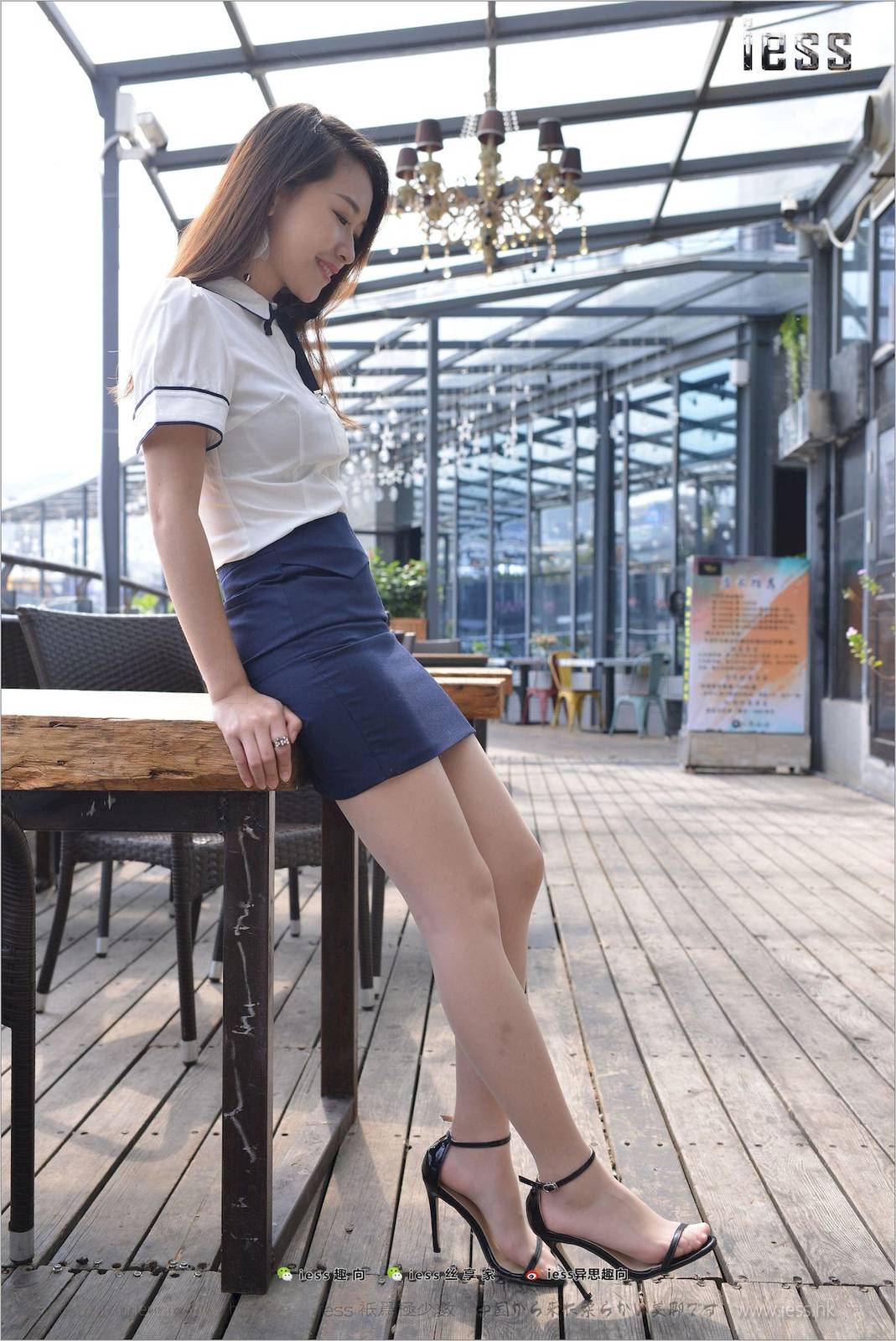 IESS异思趣向&丝足便当模特小婕丝足美腿丽人系列街拍-17