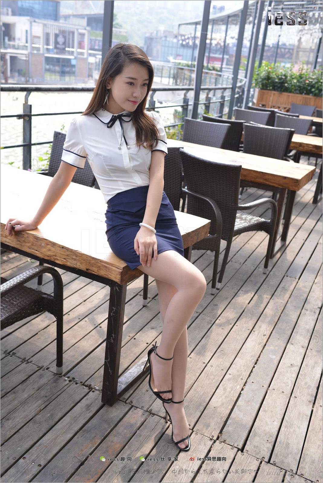 IESS异思趣向&丝足便当模特小婕丝足美腿丽人系列街拍-22