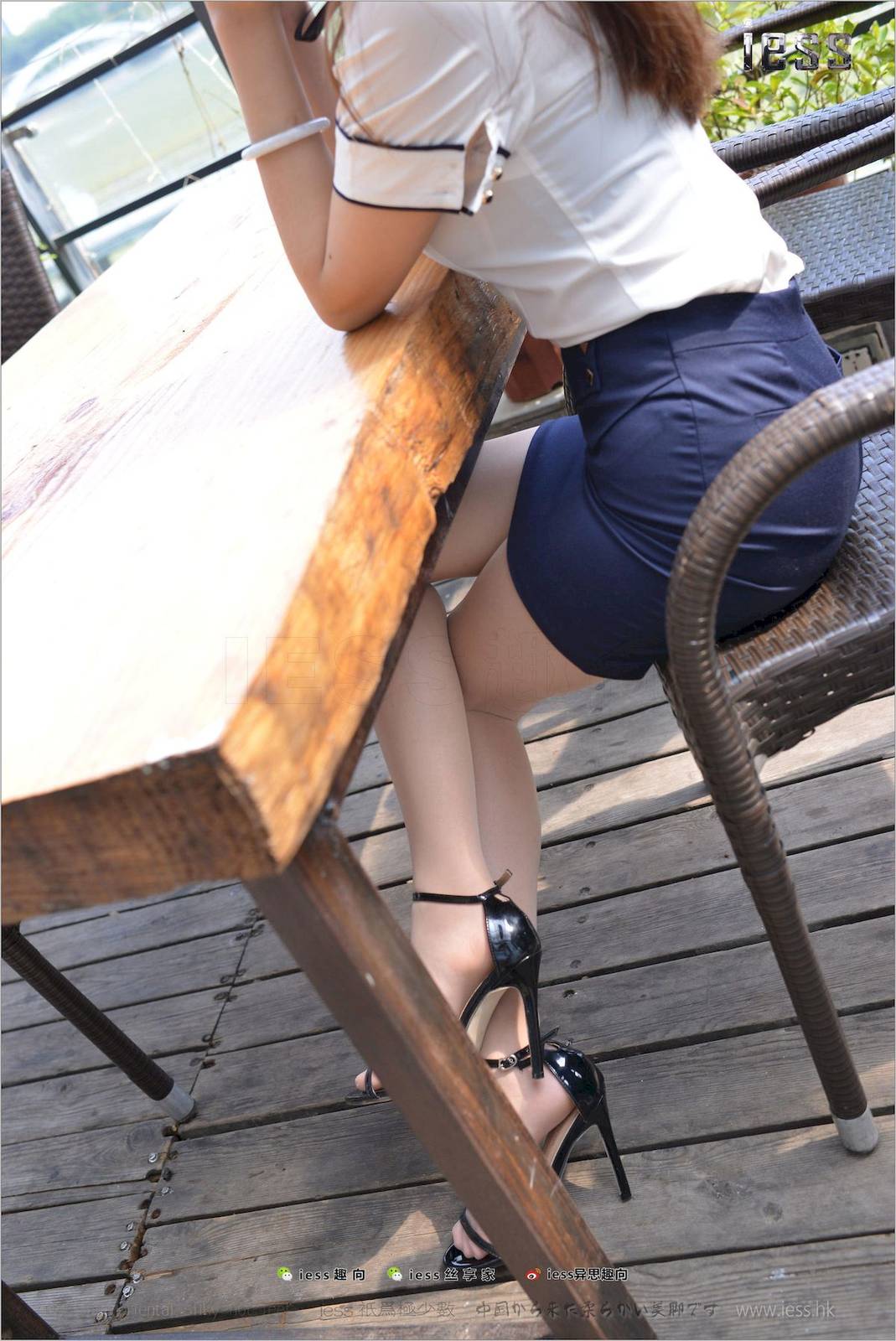 IESS异思趣向&丝足便当模特小婕丝足美腿丽人系列街拍-48