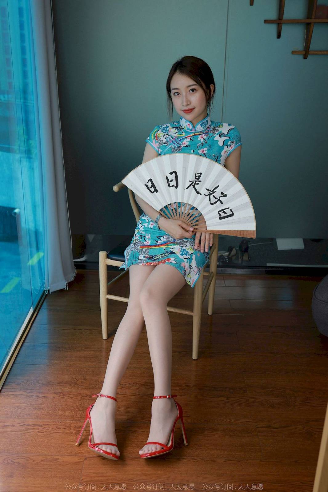 IESS异思趣向模特小婕旗袍搭配丝足美腿系列私房写真-53