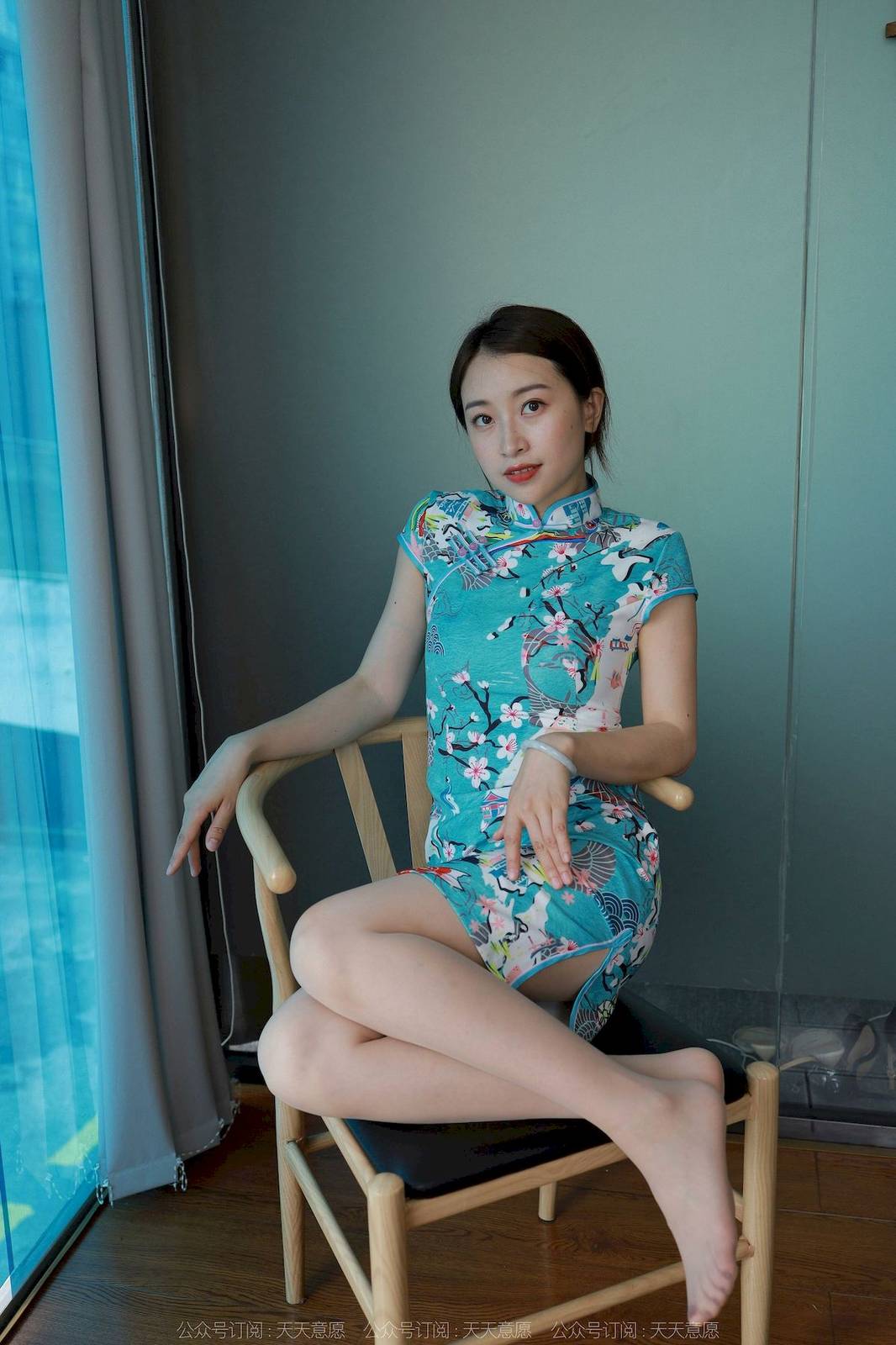 IESS异思趣向模特小婕旗袍搭配丝足美腿系列私房写真-72