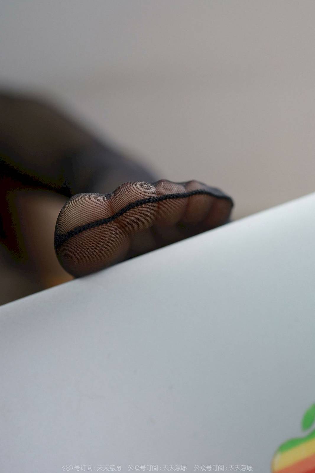 IESS异思趣向模特小婕夏日清凉装扮搭配黑丝美腿写真-62