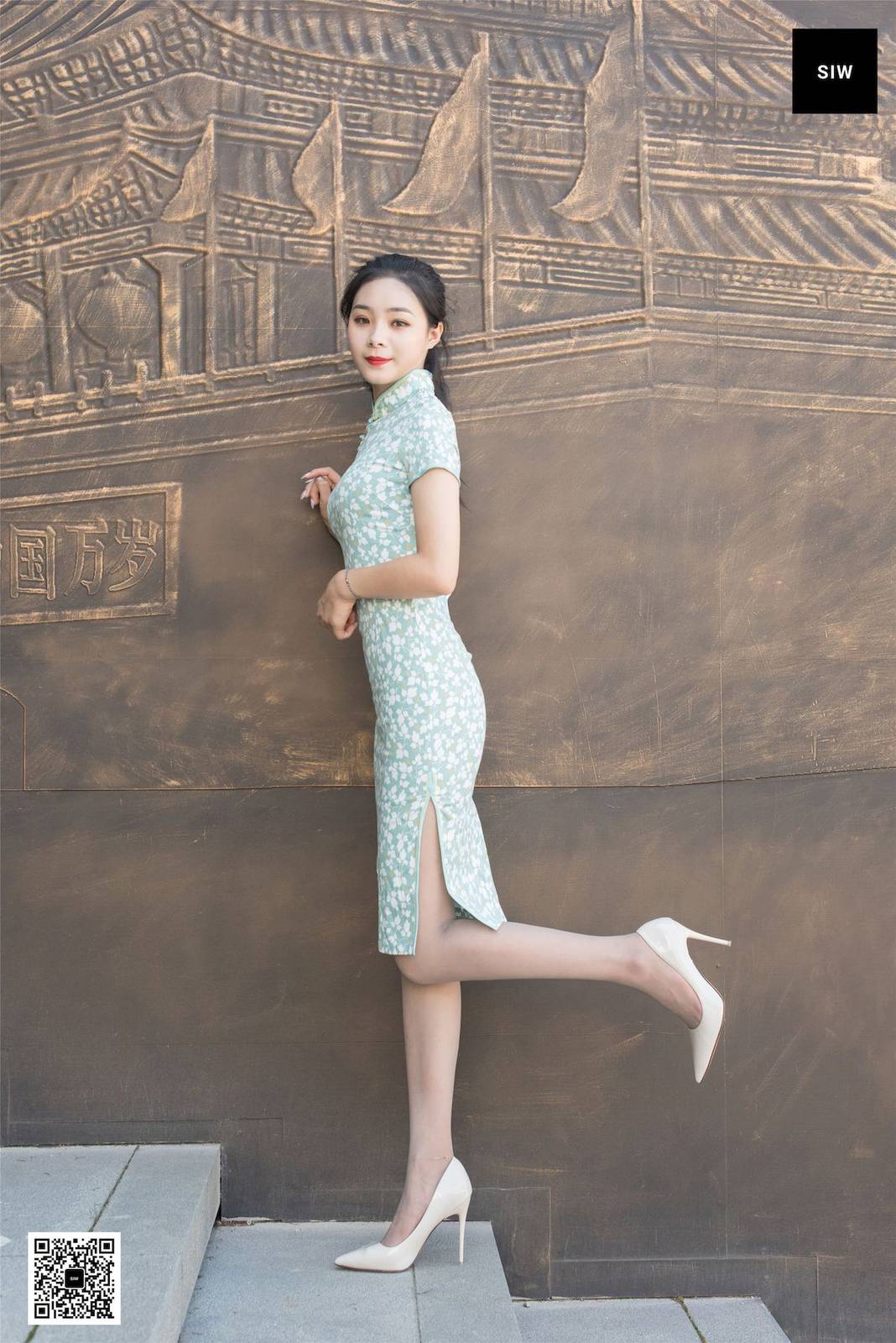 SIW斯文传媒模特乐饮国楼旗袍肉色丝袜玉足系列街拍-6