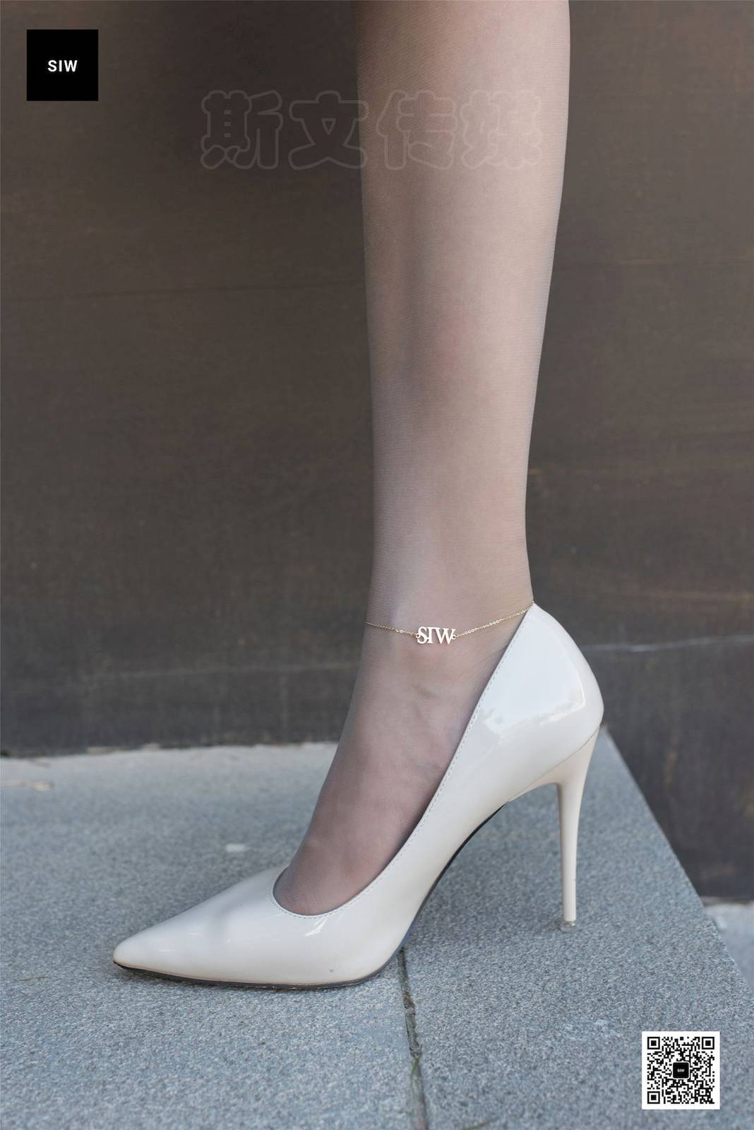 SIW斯文传媒模特乐饮国楼旗袍肉色丝袜玉足系列街拍-8