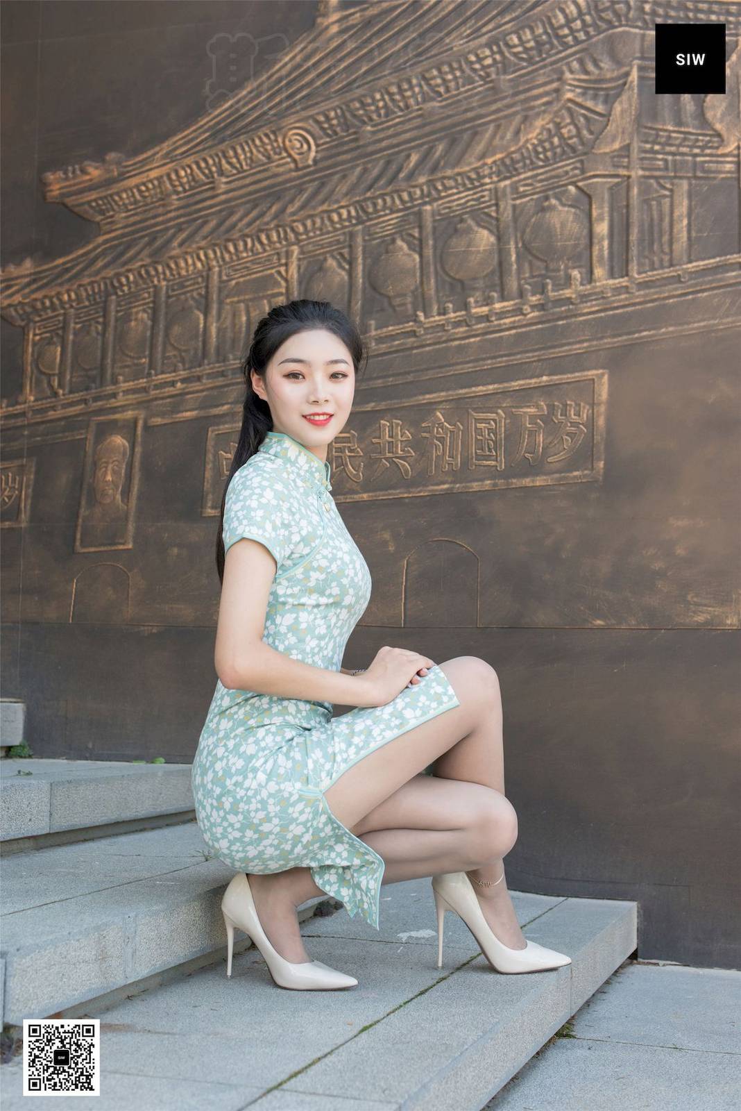 SIW斯文传媒模特乐饮国楼旗袍肉色丝袜玉足系列街拍-12