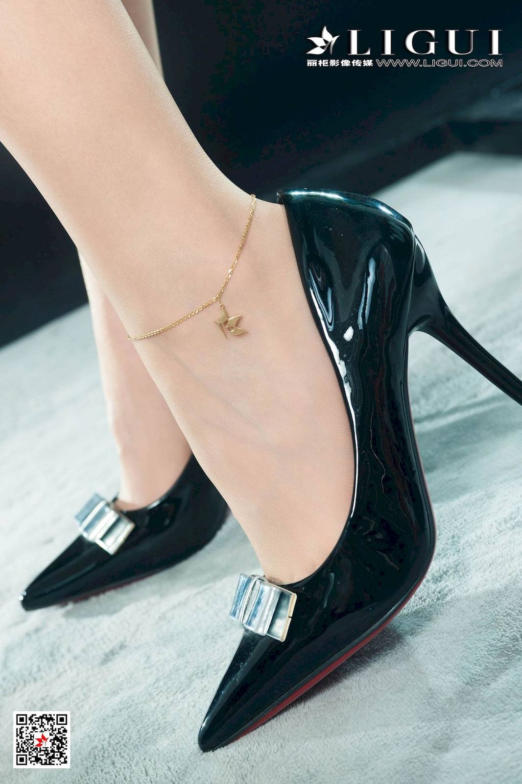 Ligui丽柜模特小然然白衬衫职场OL肉色丝袜装扮性感写真-19