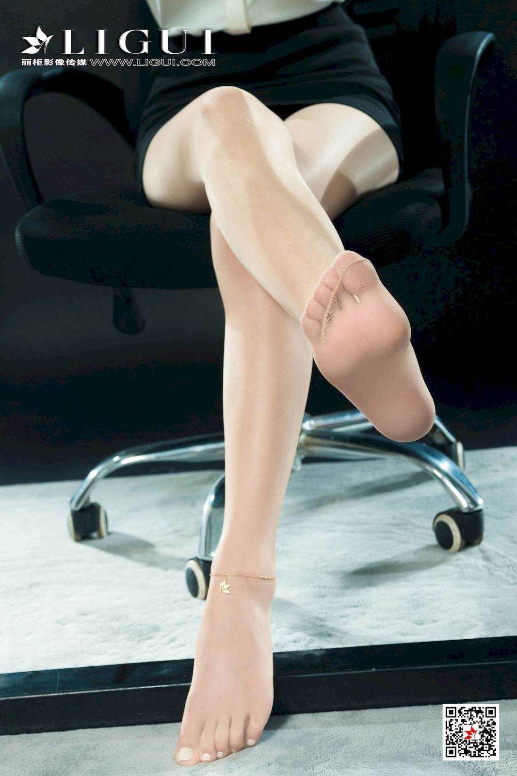 Ligui丽柜模特小然然白衬衫职场OL肉色丝袜装扮性感写真-31