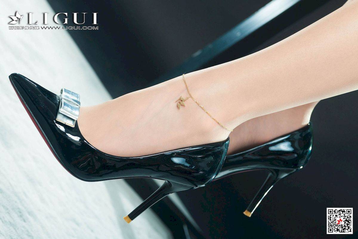 Ligui丽柜模特小然然白衬衫职场OL肉色丝袜装扮性感写真-42