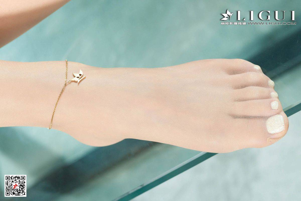 Ligui丽柜模特小然然白衬衫职场OL肉色丝袜装扮性感写真-51