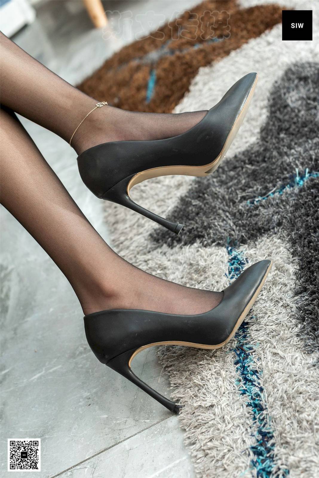 SIW斯文传媒模特小谈职场制服搭配黑丝美腿OL风格写真-26