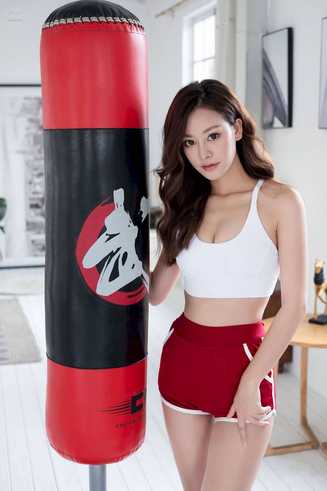 尚物集FetiArt模特Kath清凉运动装微露小蛮腰健身房写真