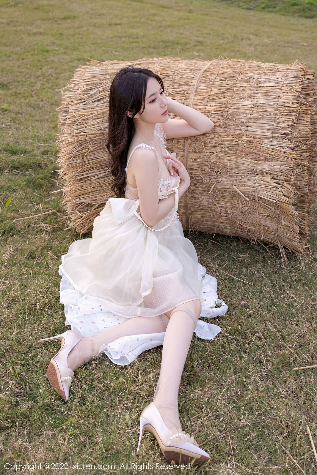 秀人网美女模特鱼子酱Fish白翼公主裙原色丝袜户外旅拍-39