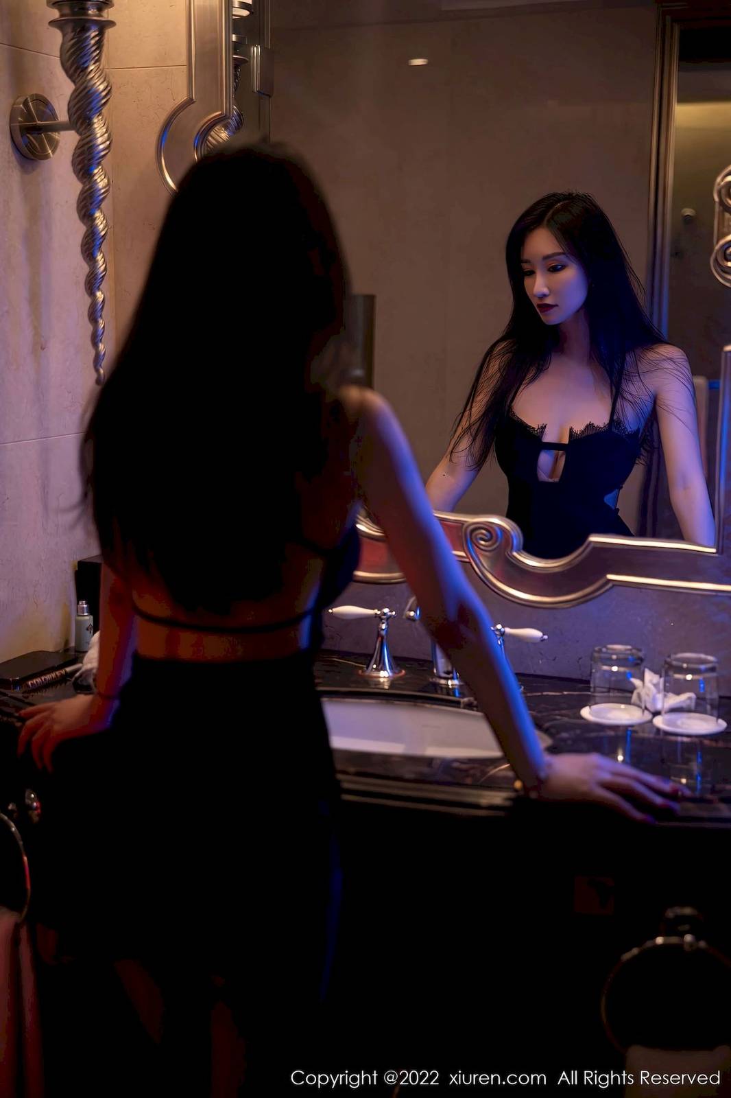 秀人网美女模特司柠黑色吊带短裙搭配魅惑黑丝首套写真-6