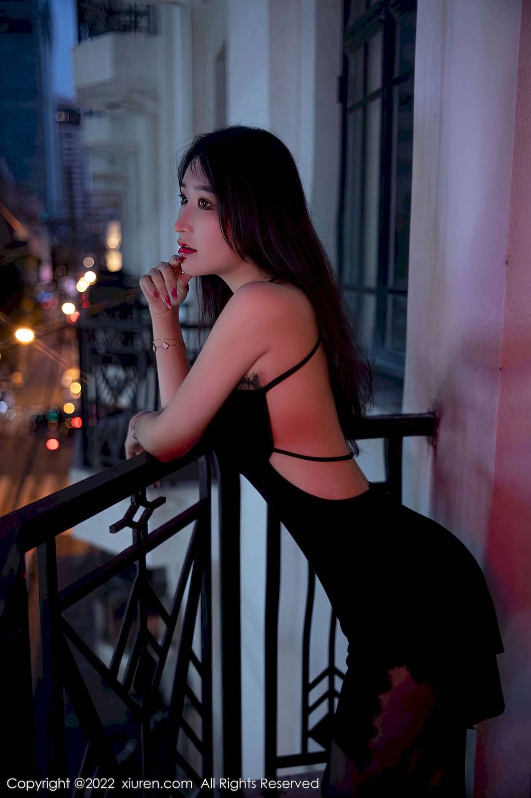 秀人网美女模特司柠黑色吊带短裙搭配魅惑黑丝首套写真-9