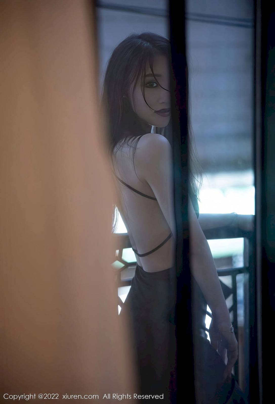 秀人网美女模特司柠黑色吊带短裙搭配魅惑黑丝首套写真-14