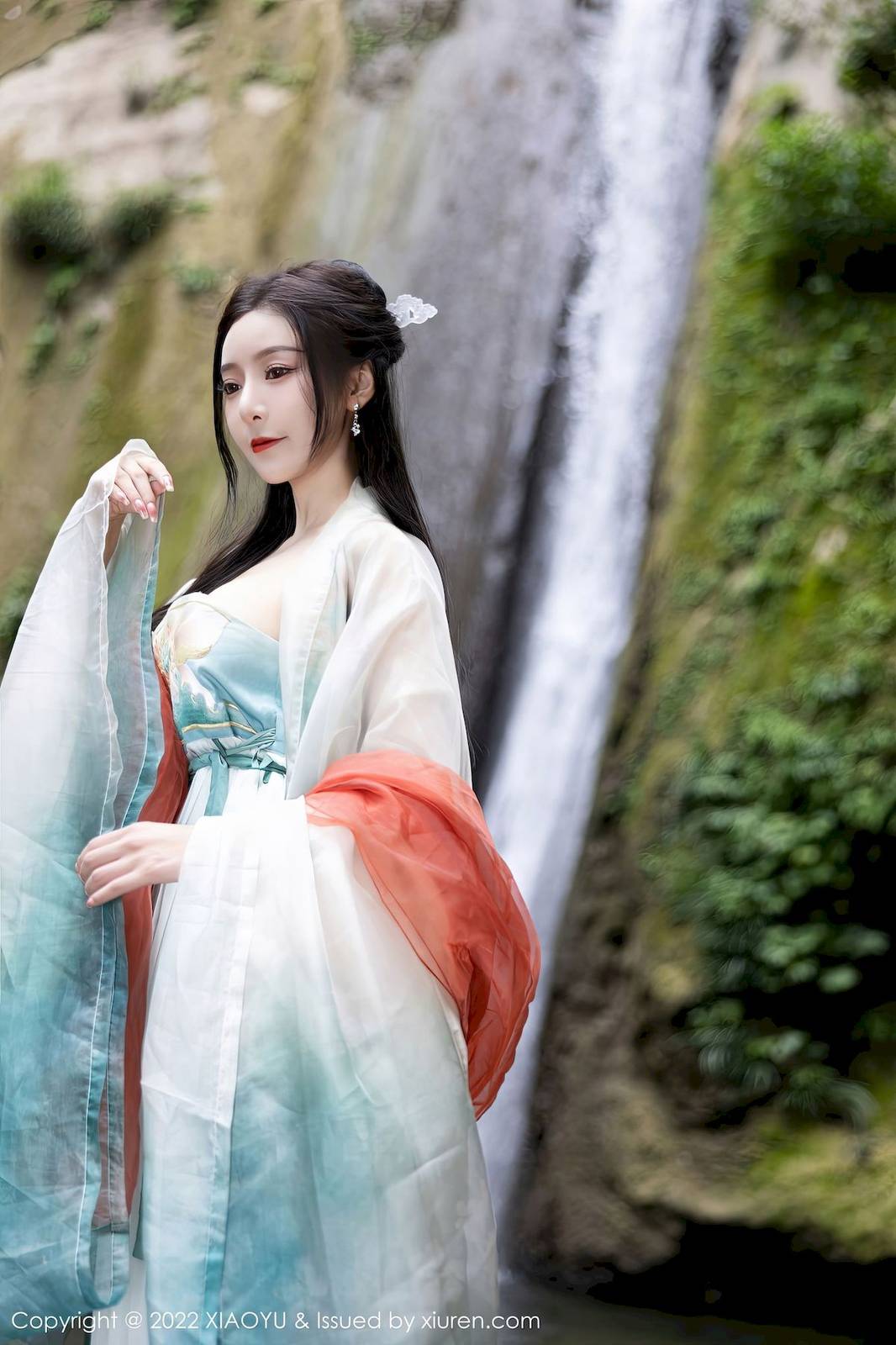 语画界性感女神王馨瑶yanni浅色古装服饰户外场景杭州旅拍-20