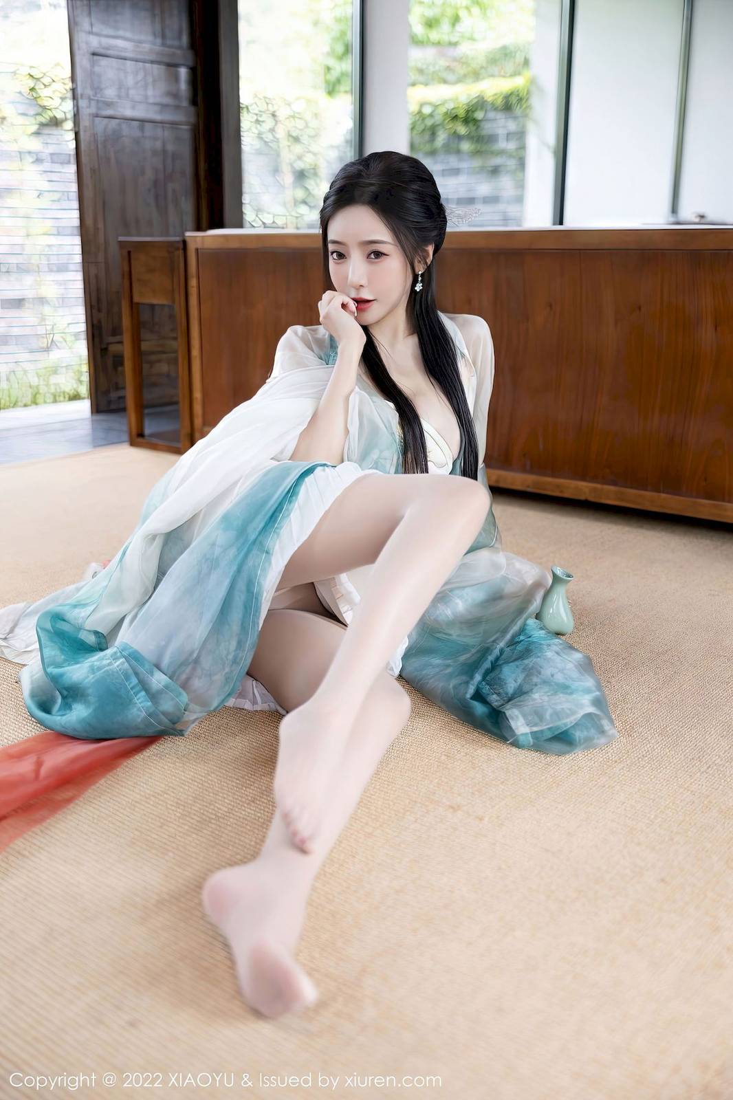 语画界性感女神王馨瑶yanni浅色古装服饰户外场景杭州旅拍-42