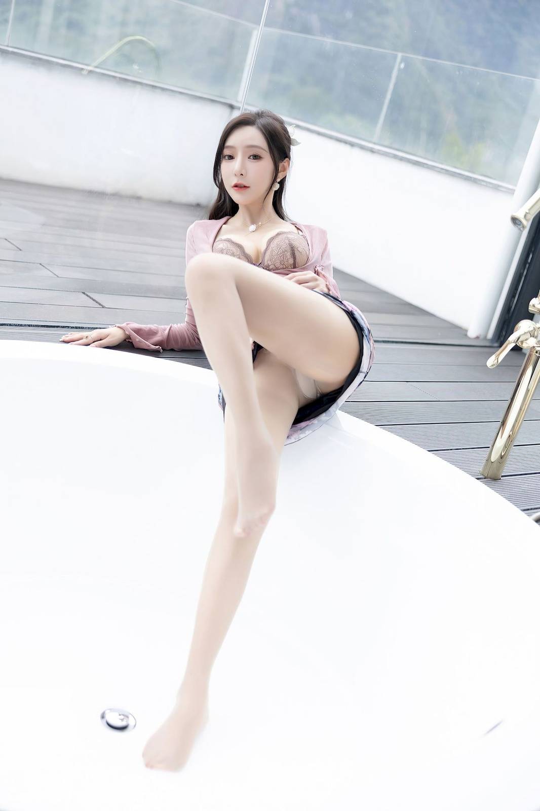 秀人网性感女神王馨瑶yanni粉灰色上衣搭配花色长裙写真-22