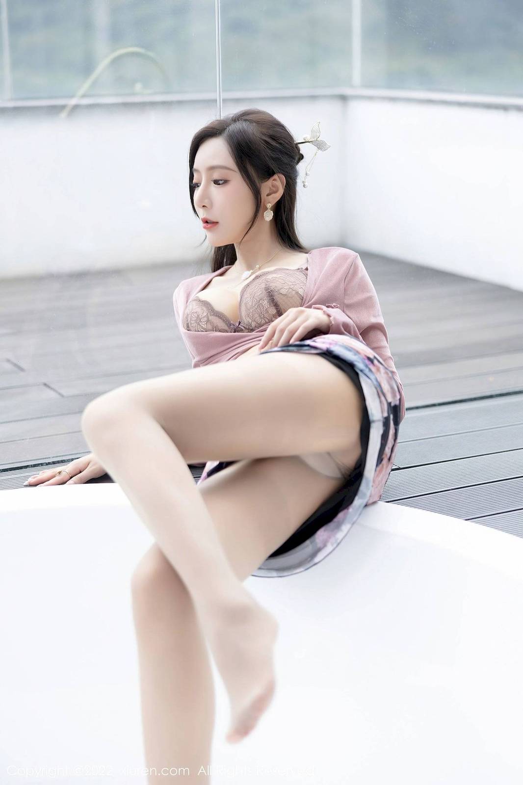 秀人网性感女神王馨瑶yanni粉灰色上衣搭配花色长裙写真-24