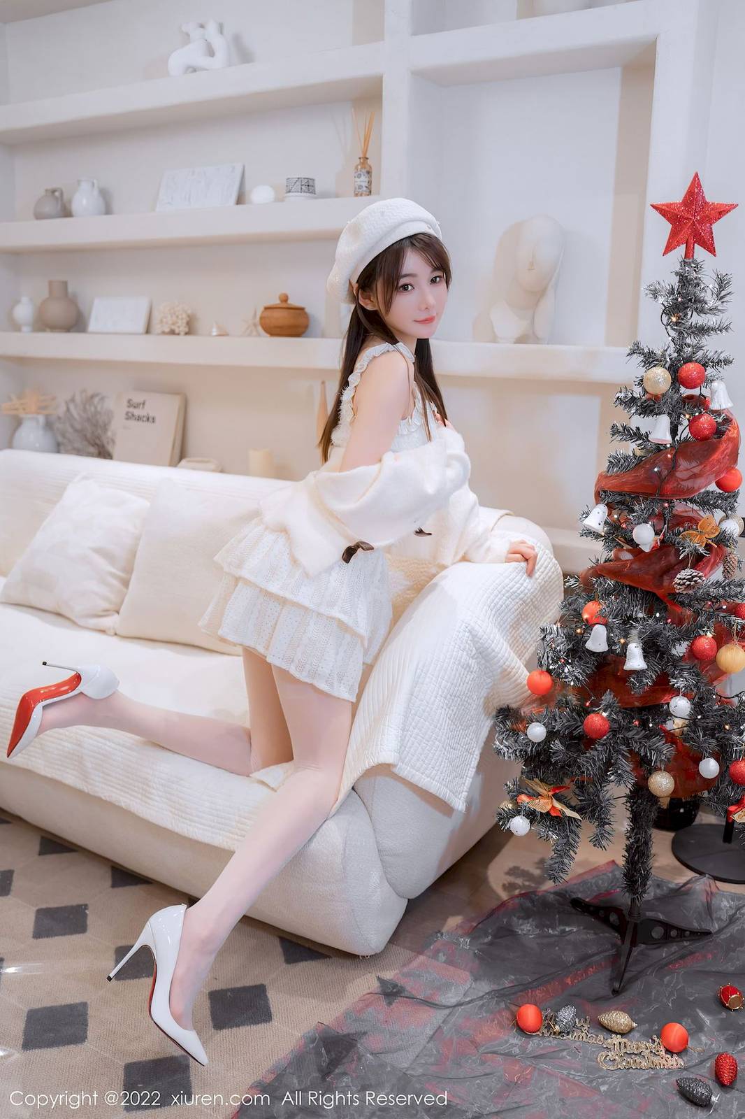 秀人网美女模特婠婠么毛线上衣搭配白色丝袜性感写真-5