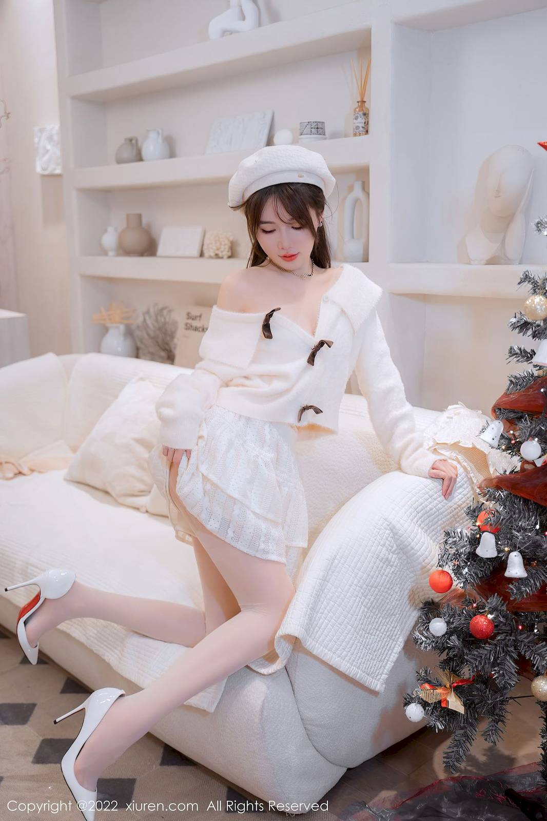 秀人网美女模特婠婠么毛线上衣搭配白色丝袜性感写真-10