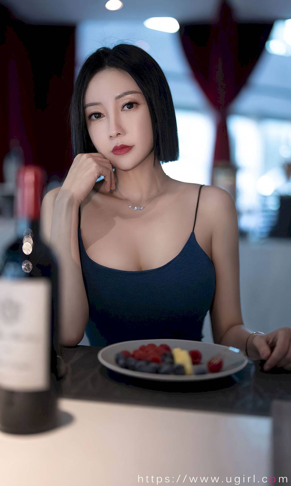 爱尤物Ugirls模特果儿Victoria吊带长裙爱情乐章主题性感写真-30