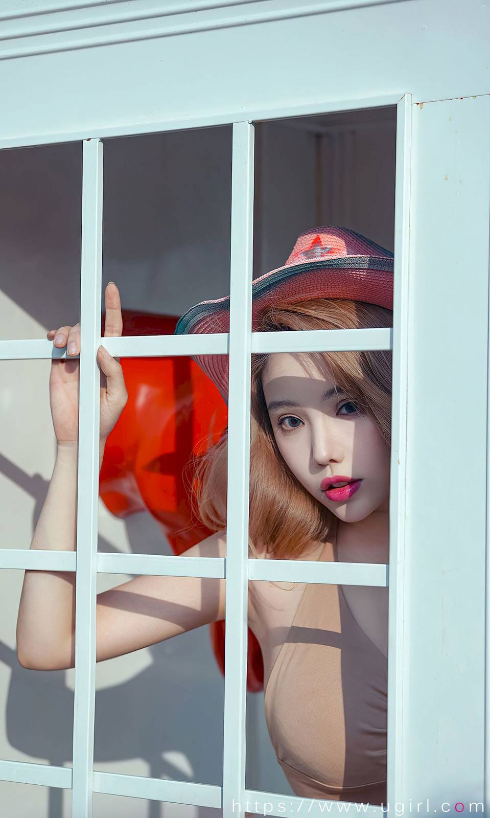 爱尤物Ugirls模特妮小妖时尚穿着念念不忘主题性感写真-16