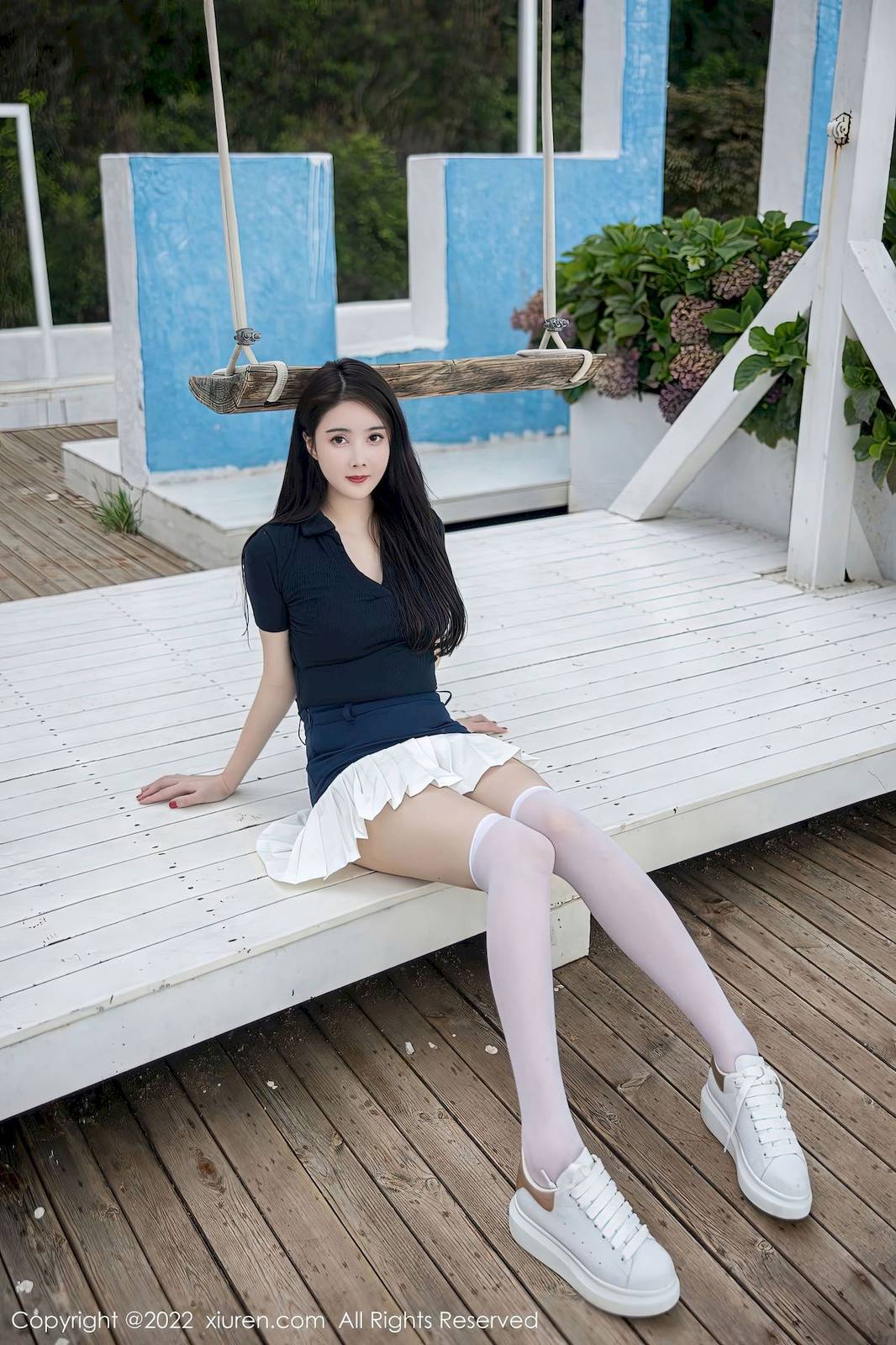 秀人网美女模特summer宝宝深色上衣搭配白色短裙性感写真-8