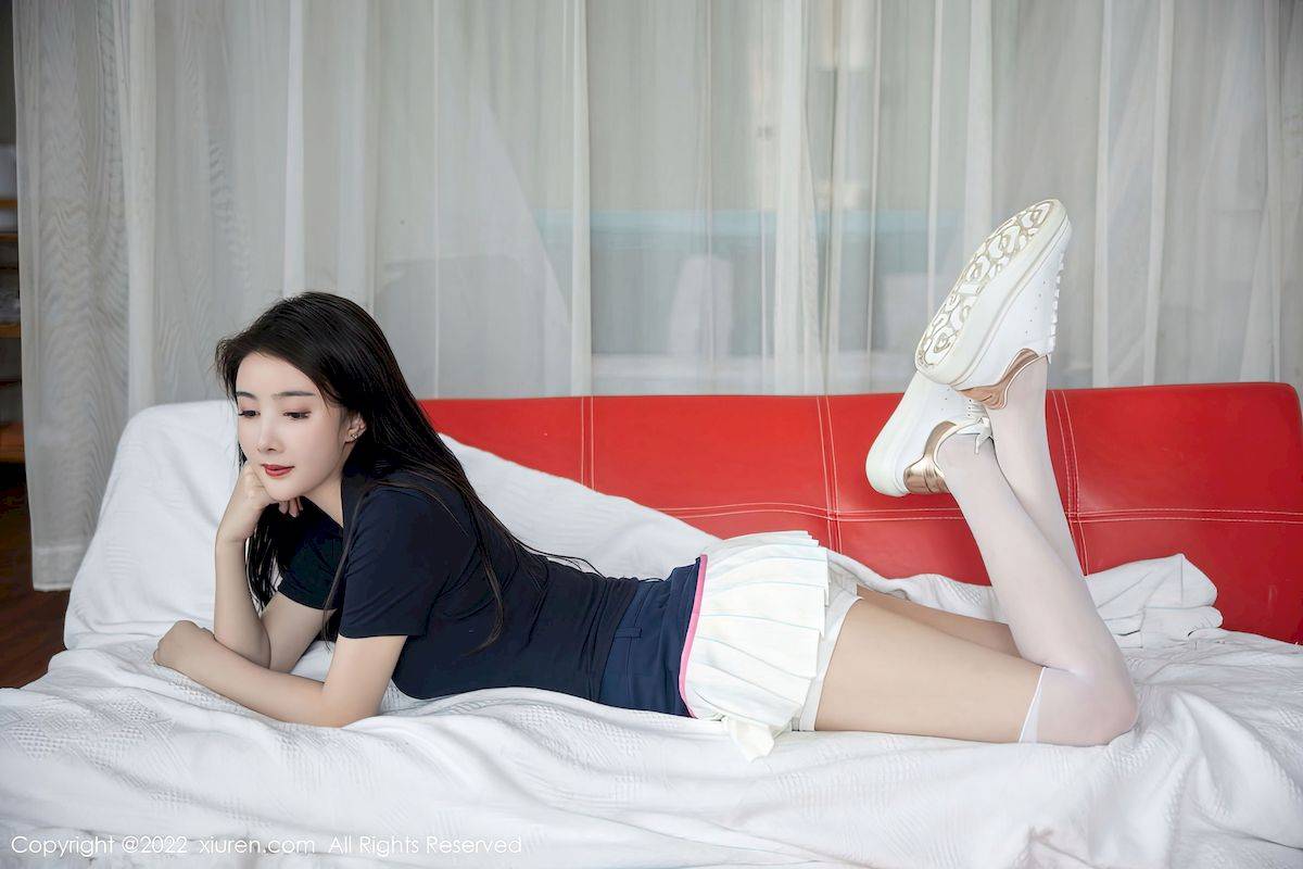 秀人网美女模特summer宝宝深色上衣搭配白色短裙性感写真-27