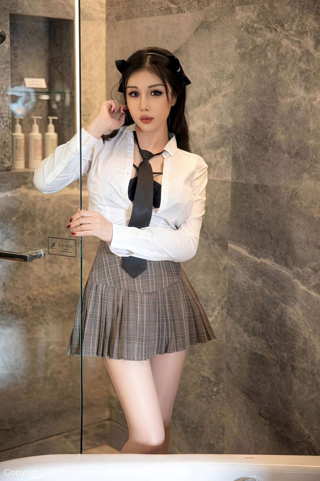 秀人网美女模特田冰冰驼色制服原色丝袜系列性感写真-21