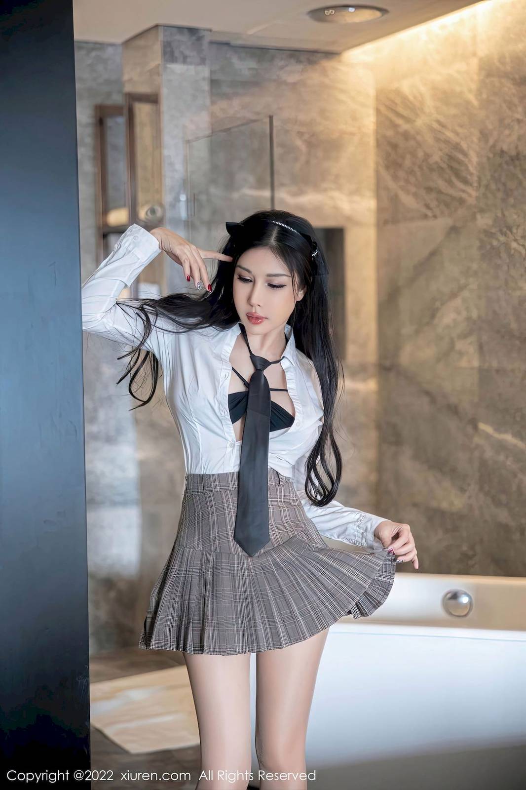 秀人网美女模特田冰冰驼色制服原色丝袜系列性感写真-30