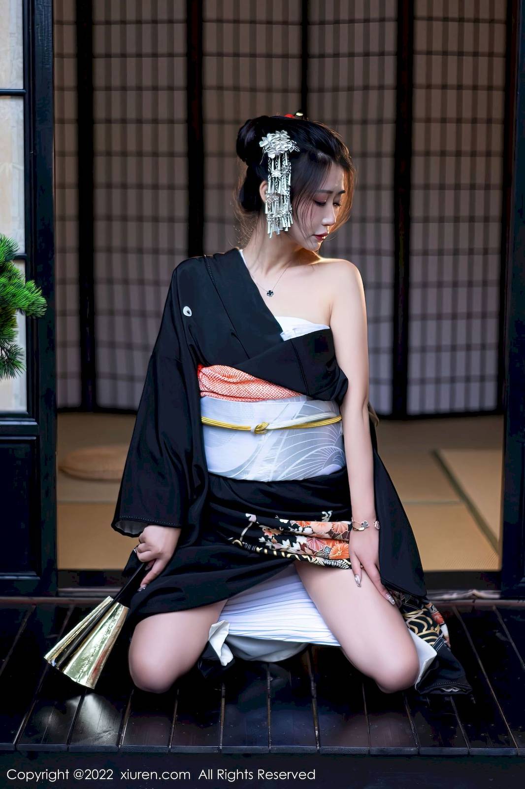 秀人网新人模特laura阿姣深色日式和服娇美姿态性感写真-20