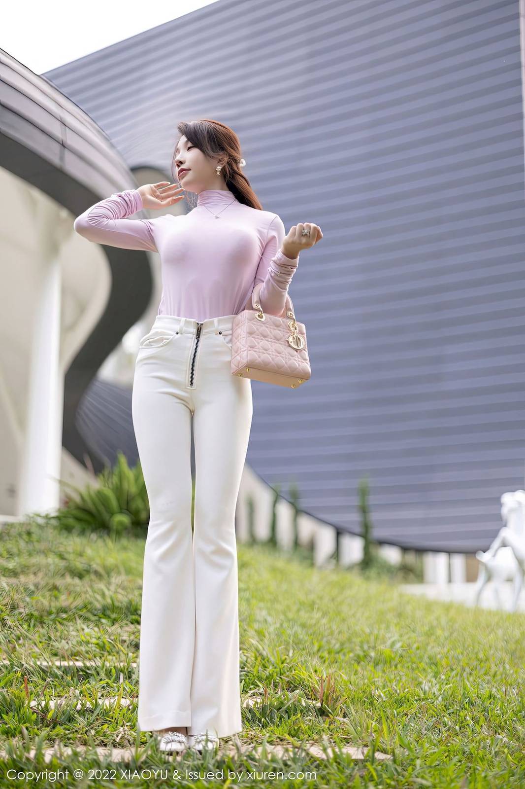 语画界性感女神徐莉芝Booty浅紫收身上衣白色长裤诱人写真-6