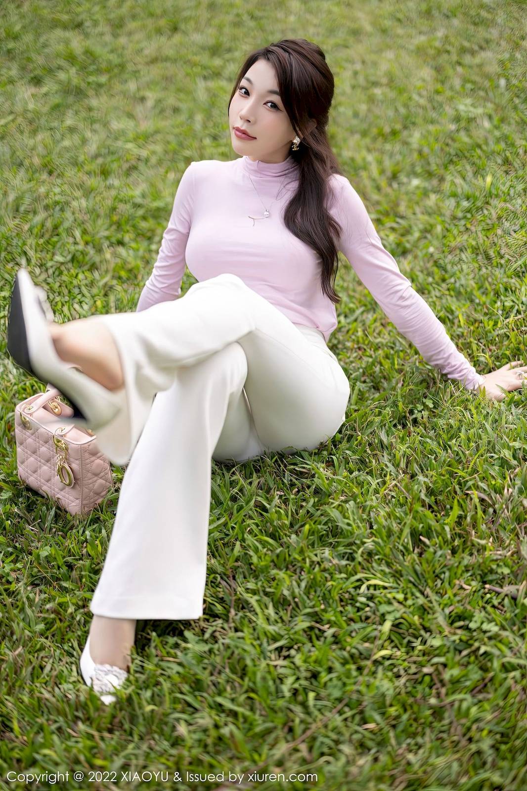 语画界性感女神徐莉芝Booty浅紫收身上衣白色长裤诱人写真-15