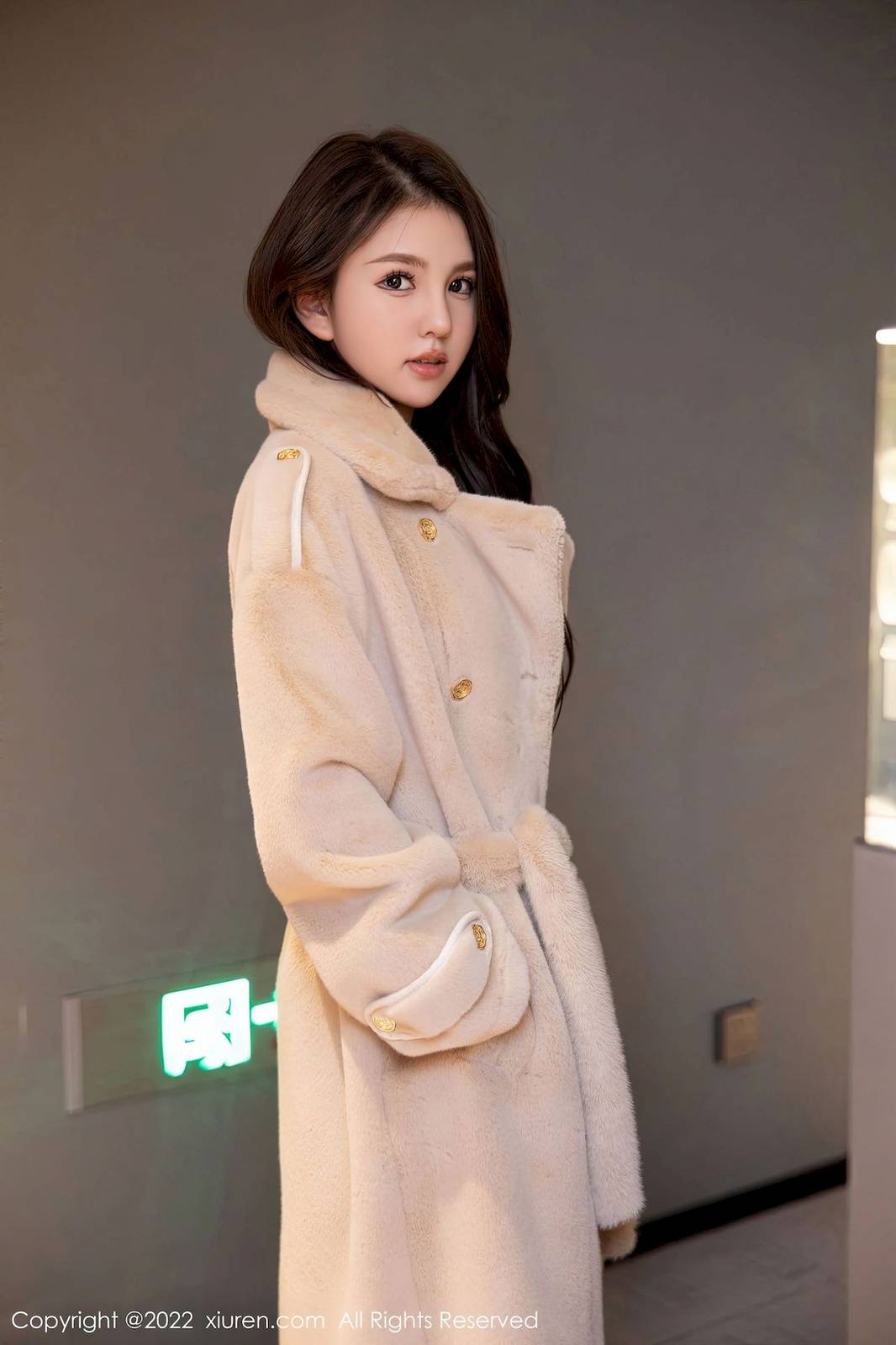 秀人网美女模特美羊羊样貌清纯甜美曼妙身姿性感写真-2