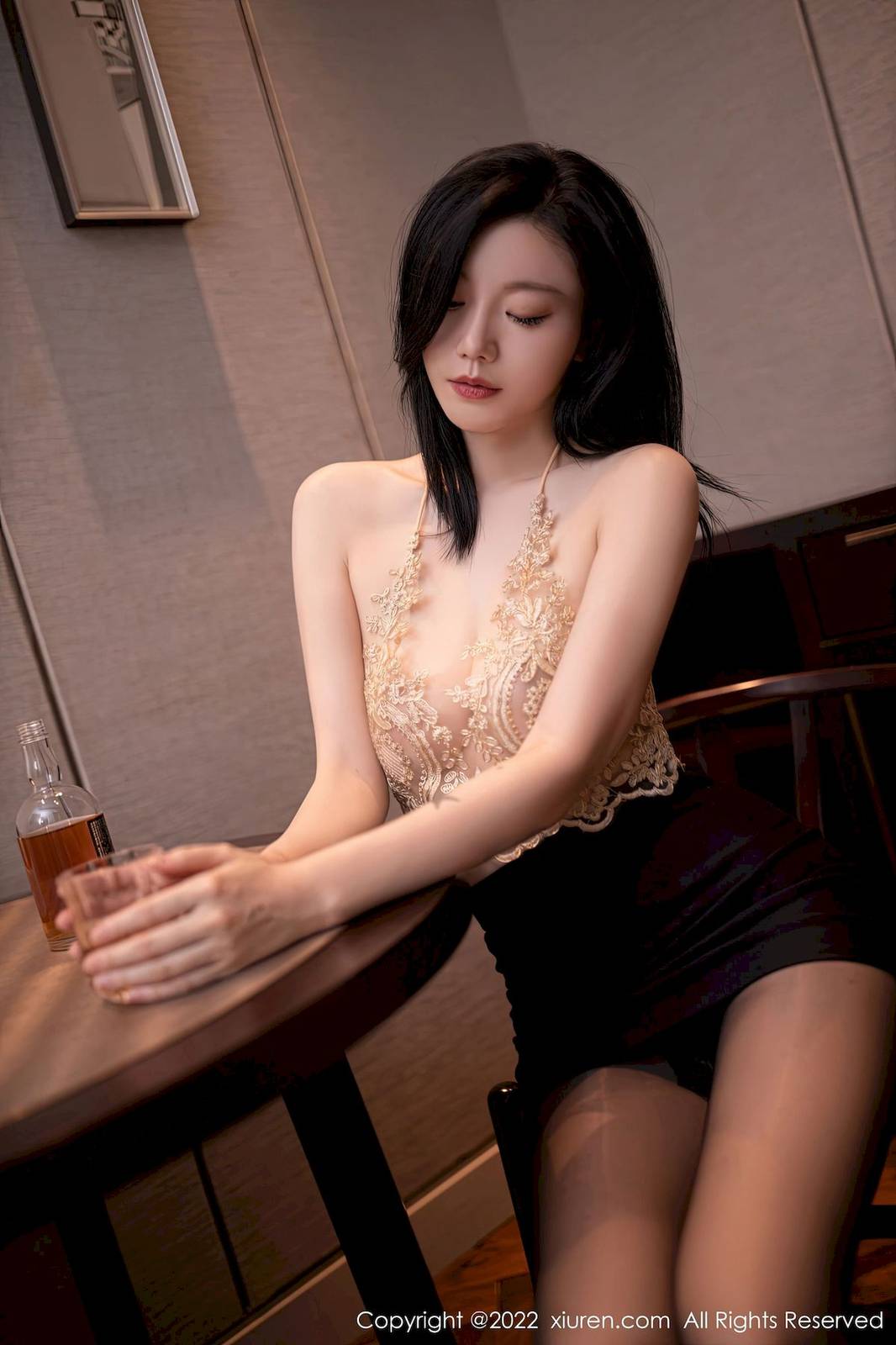 秀人网美女模特安然anran深蓝色西服醉酒主题性感写真-44