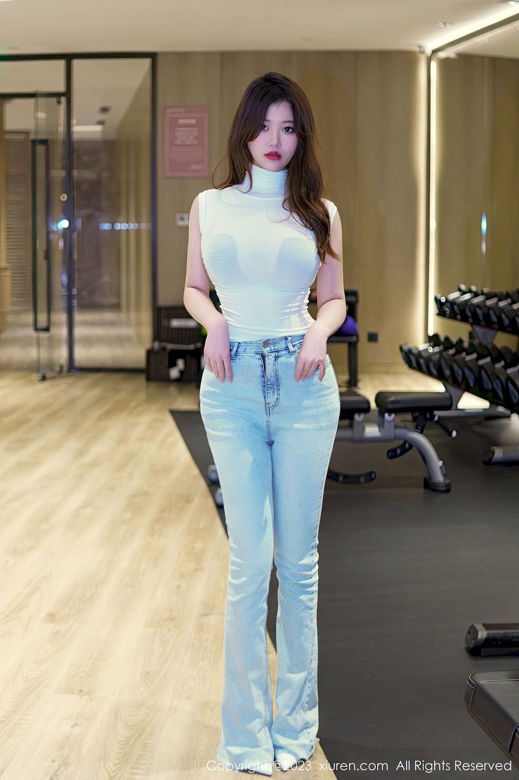 秀人网新人嫩模奈奈子风满身材健身房场景性感写真-2