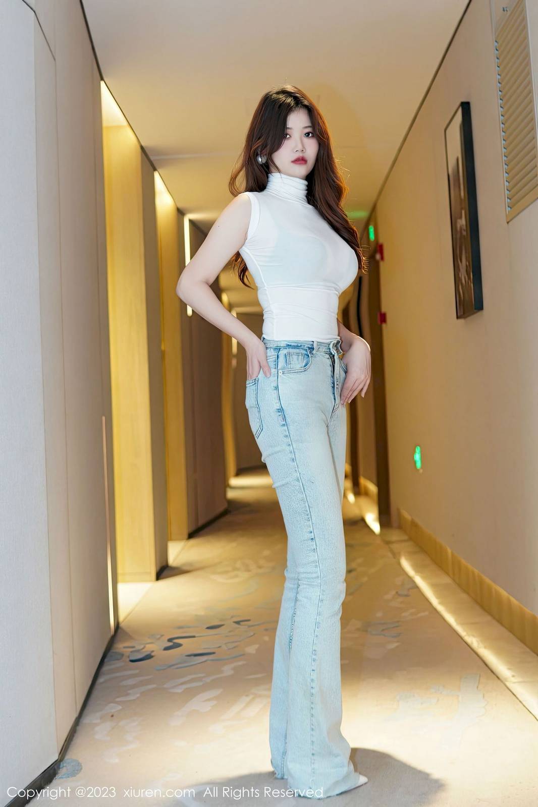 秀人网新人嫩模奈奈子风满身材健身房场景性感写真-15