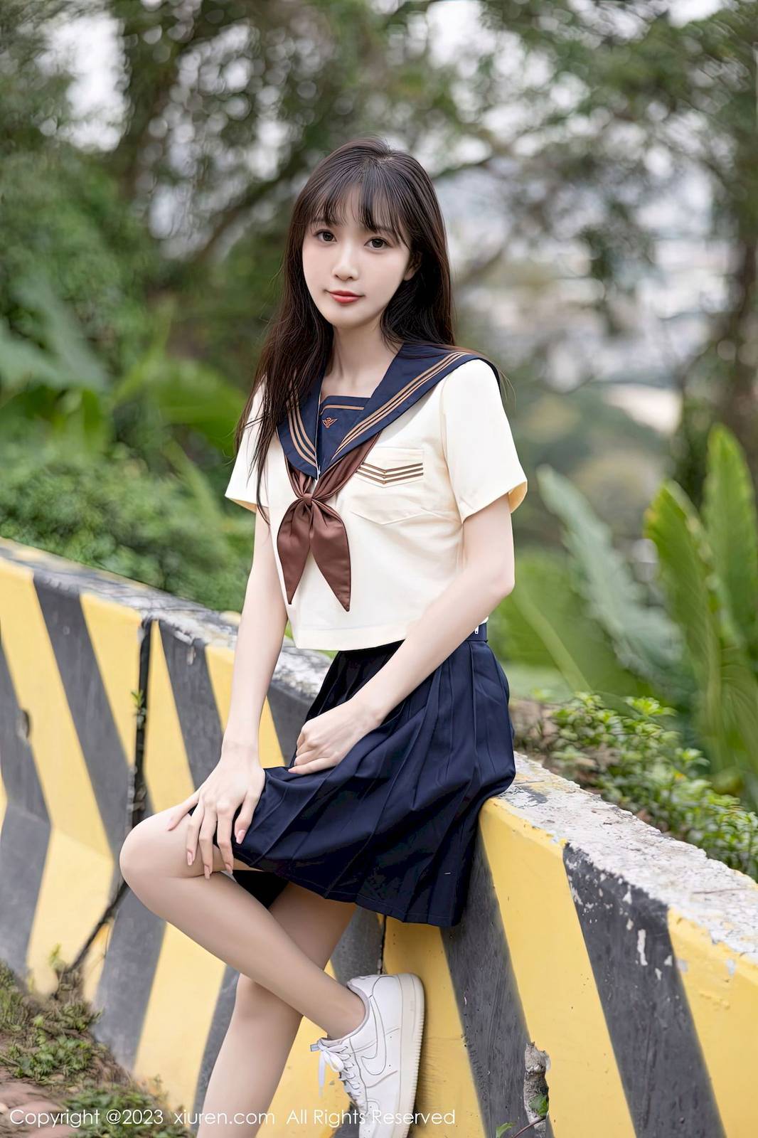 秀人网美女模特林星阑学妹制服搭配蓝色短裙海南岛旅拍