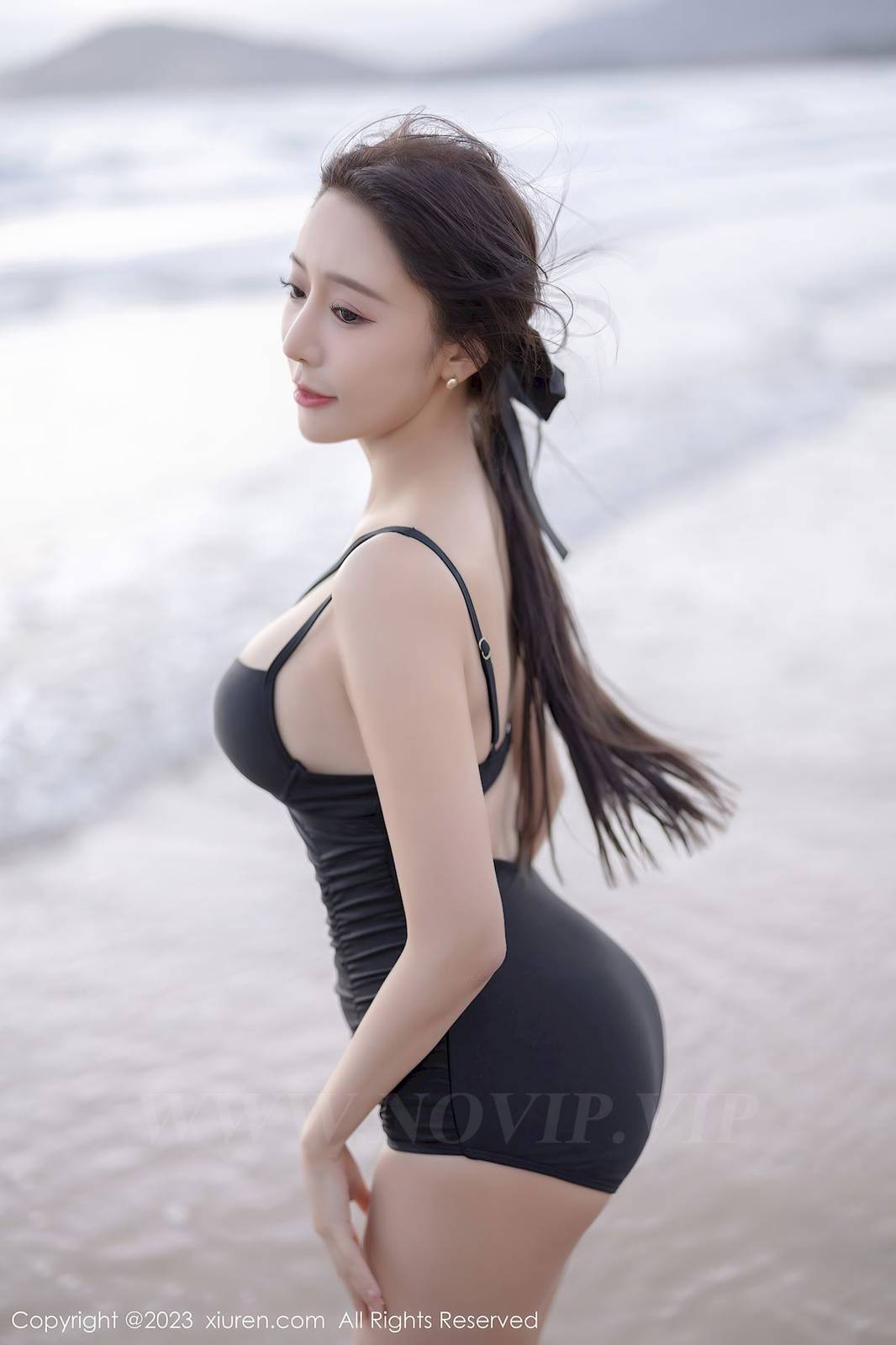 秀人网性感女神王馨瑶yanni黑色泳装连衣长裙海南岛旅拍-16