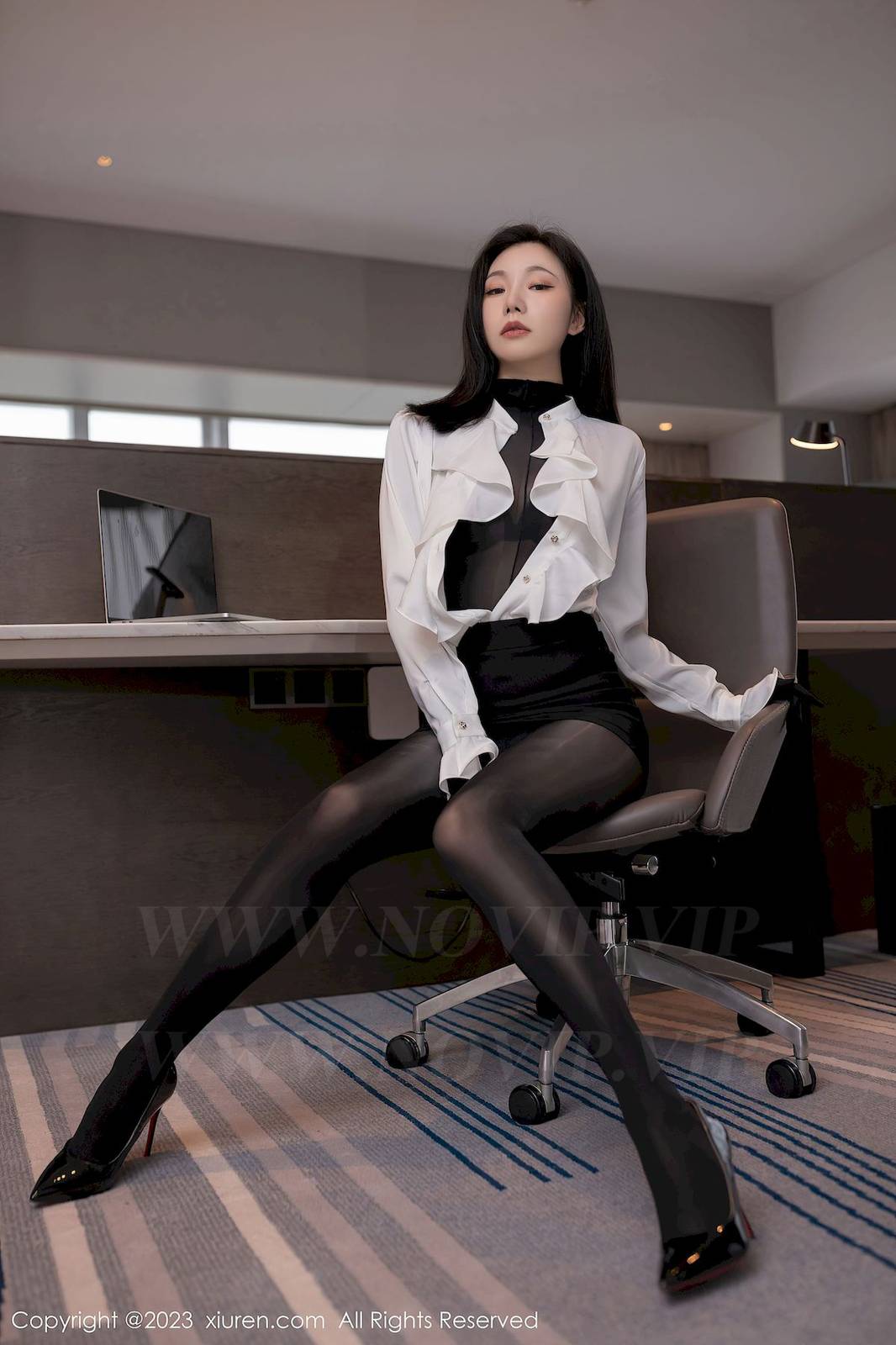 秀人网美女模特安然anran轻透连体衣搭配黑丝系列性感写真-8